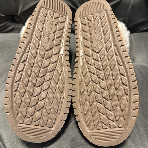 BRAND NEW Koolaburra by Ugg shoes - Picture 4 of 5